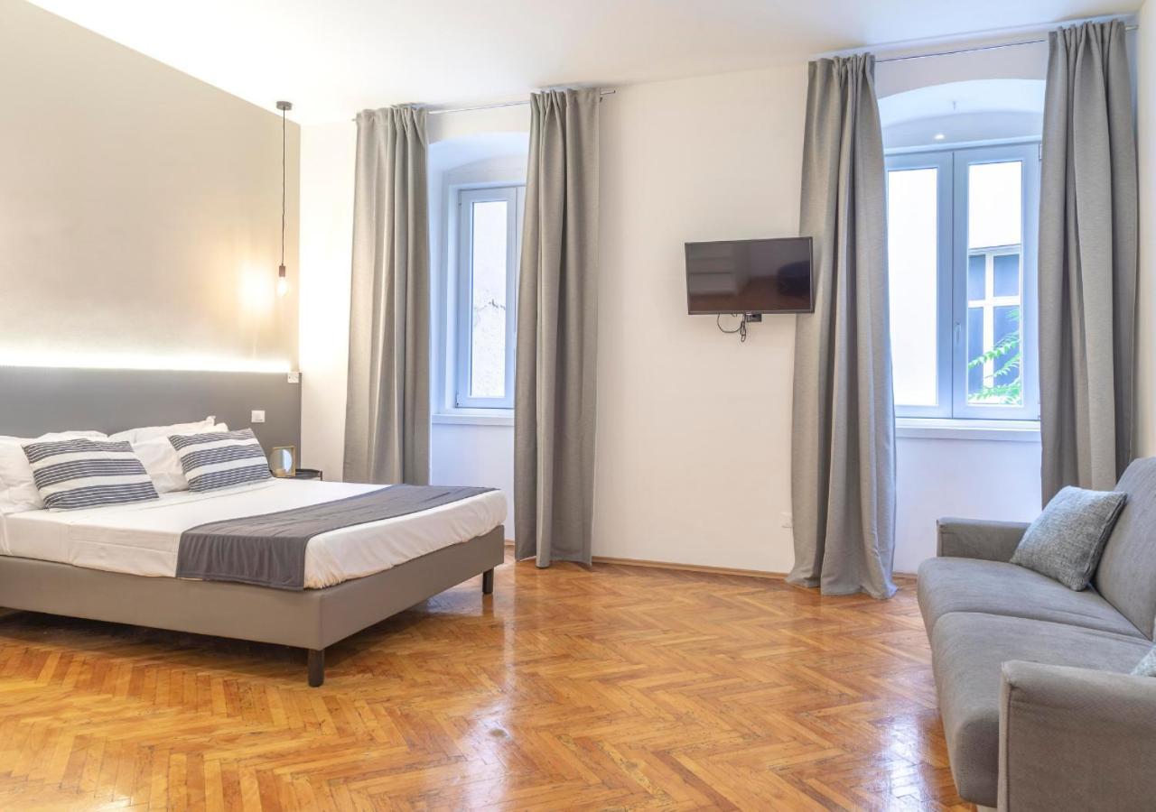 Elegante Appartamento Vicino Alla Stazione - Grey Trieste Exterior photo
